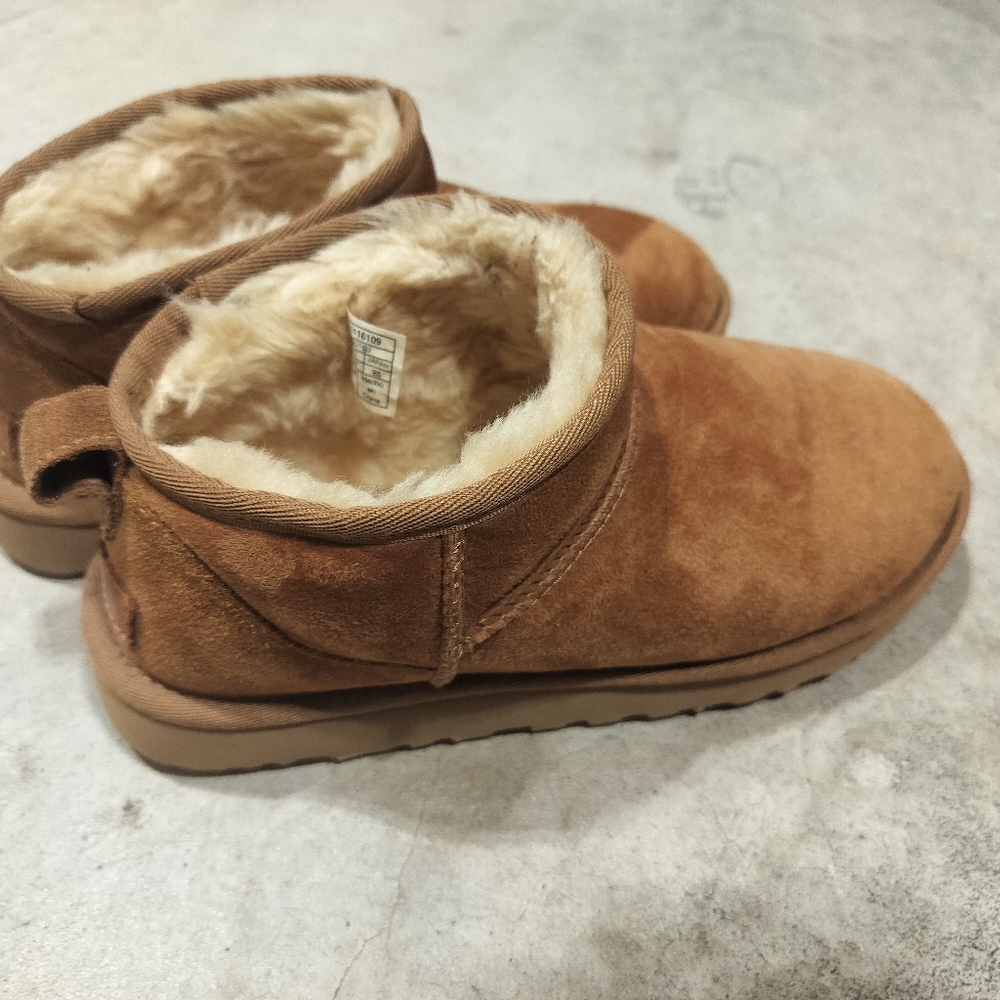 Uggs ultra mini chestnut size 8